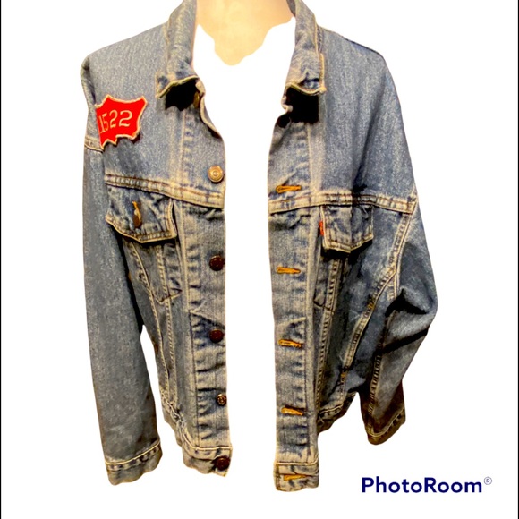 Levi’s Denim Jean Jacket With 1522 Patch Size Medium Could Be Men’s or Women’s